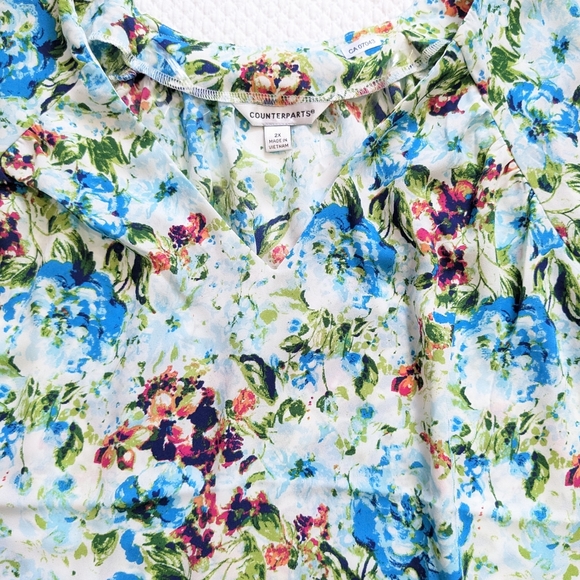 COUNTERPARTS NWT Floral Flutter Sleeve Blouse with V-neck - Picture 8 of 16